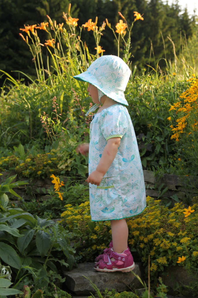 Letní šaty šatičky s kloboukem - Budilka šije