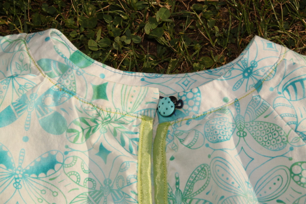 Letní šaty šatičky, detail krku - Budilka šije