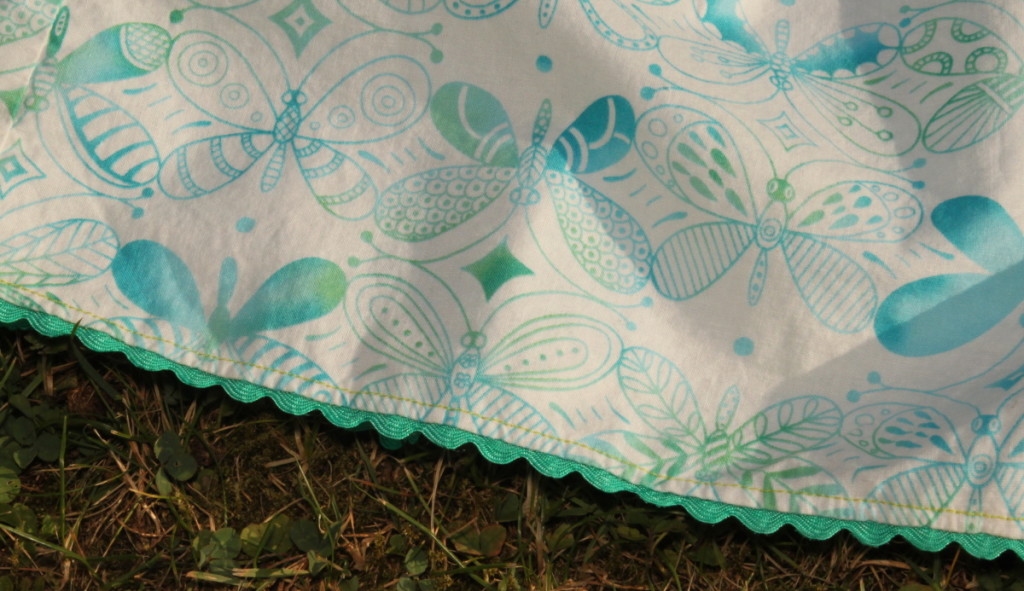 Letní šaty šatičky, detail spodního lemu - Budilka šije